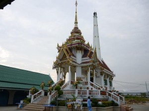 タイ　お葬式　寺　儀式